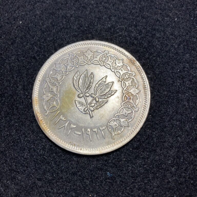 Read more about the article 1963 Yemen 1 Riyal .720 Silver Coin Nice Condition With Toning Toned