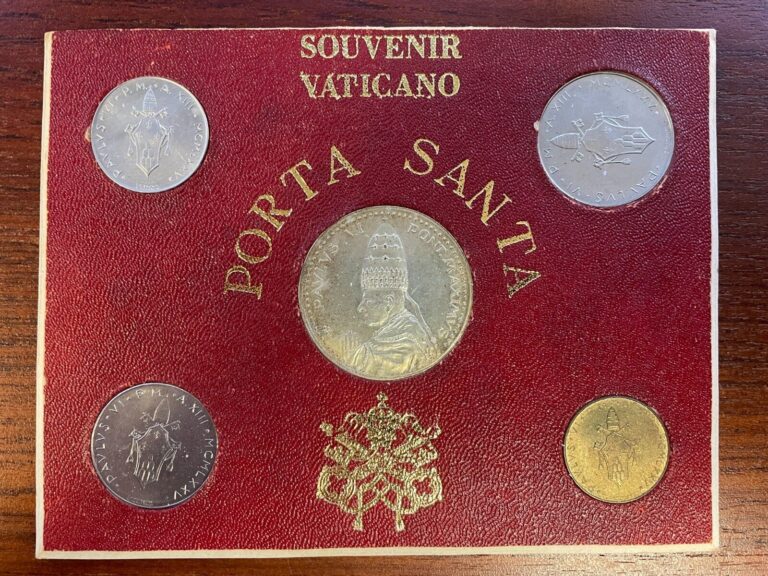 Read more about the article 1975 Vatican City Porta Santa Mint Set UNC 5 Coin Set #021