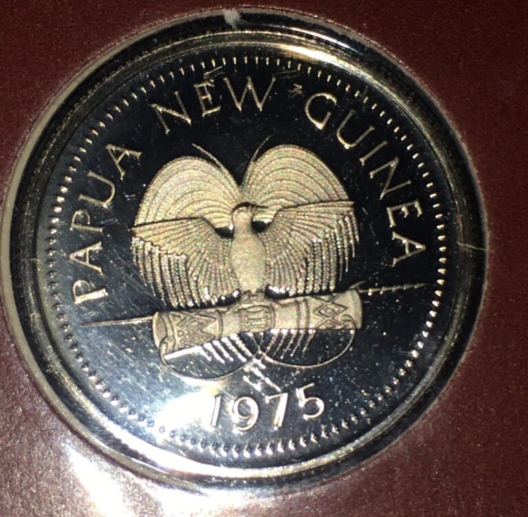 Read more about the article 1975 Papua New Guinea 5 Toea  Coin Pig Nosed Turtle Queen Elizabeth 11 Crest