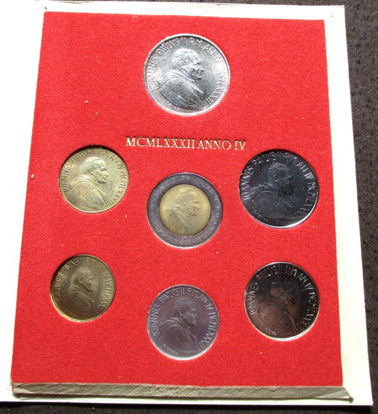 Read more about the article 1982 MINT SET OF SEVEN COINS VATICAN CITY POPE JOHN PAUL II SILVER 1000 LIRE Ag