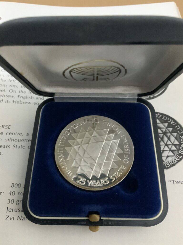 Read more about the article 1975 ISRAEL 25th Anniver Bond Program 80% Silver  PROOF 30g 25 Lirot Coin + Case