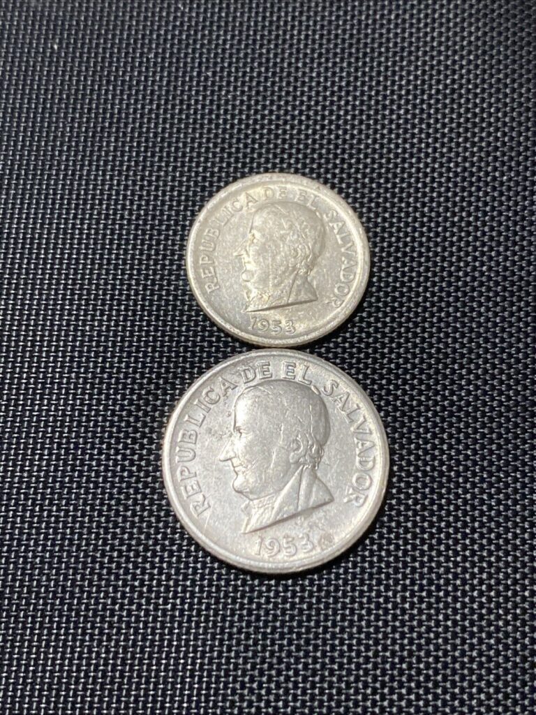 Read more about the article set of 2 El Salvador coins of 25 centavos and 50 centavos from 1953 #1