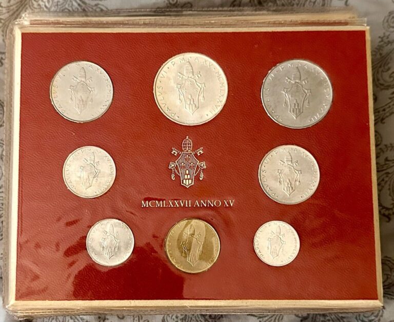 Read more about the article 1970 Italy Vatican complete set coins UNC with silver in official box