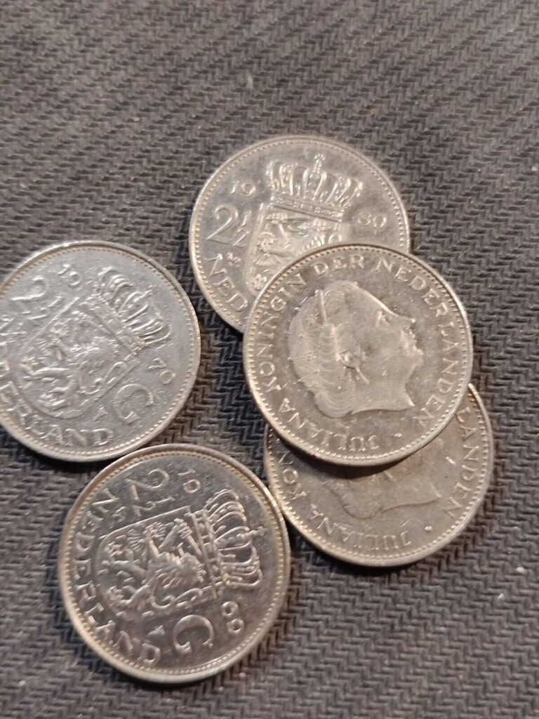 Read more about the article NETHERLANDS 2 1/2 GULDEN – Mixed Dates- Excellent Coin – FREE SHIP – Nice