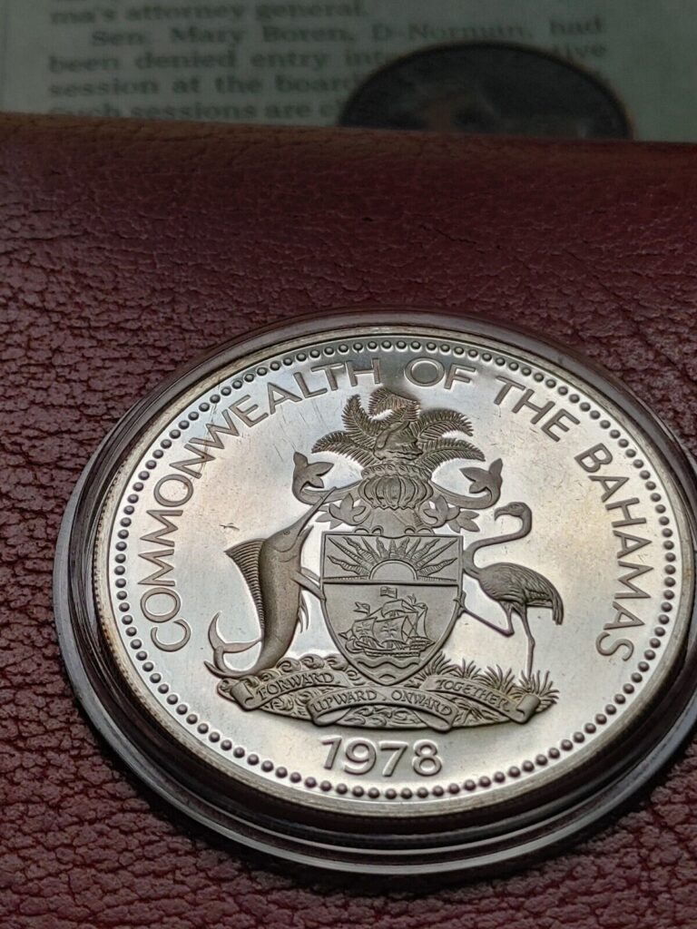 Read more about the article SCARCE  SILVER PROOF 925 SILVER 1978 PROOF BAHAMAS FIVE DOLLARS w Holder. 45MM