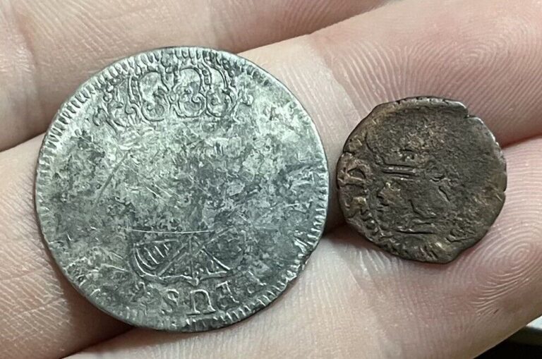 Read more about the article LOT Of 2 Coins 1600-1700s 2 Reales And Ardite Spanish Colonial Silver Old Coin