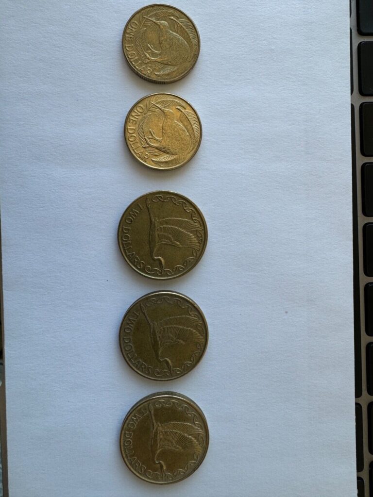 Read more about the article Lot of NEW ZEALAND coins    3- TWO  DOLLAR   2-1 dollar (price for set)