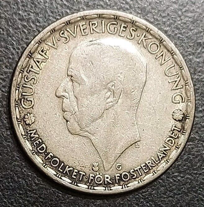 Read more about the article 1945 SWEDEN SILVER 1 KRONA COIN Gustaf V WW II KM 814