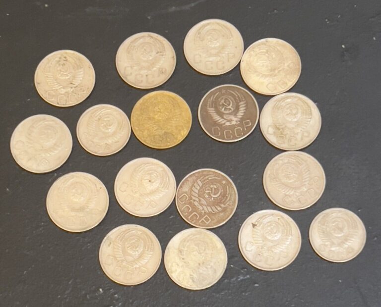 Read more about the article Lot of USSR RUSSIAN FEDERATION COINS RUBLE KOPEKS all coins in picture together