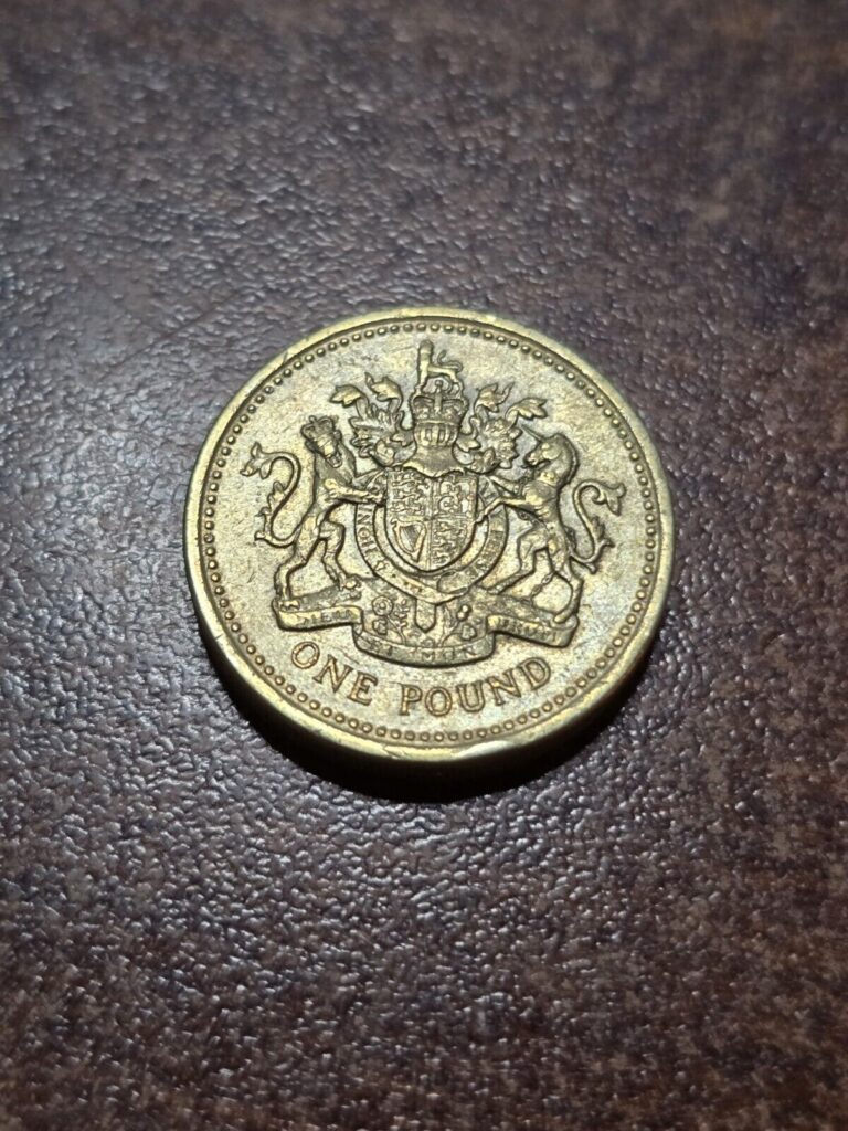 Read more about the article Queen Elizabeth II One Pound Coin 1983 Error Royal Arms DECUS ET TUTAMEN British