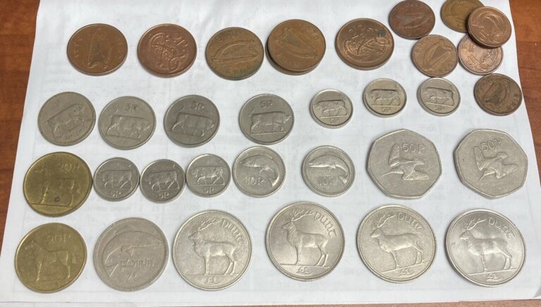 Read more about the article JOB LOT OF 33 IRISH COINS