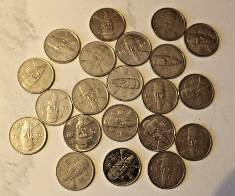 Read more about the article South Korea  4 COINS  (1) 500 WON  (3) 100 WON.  Mixed dates 1980s 1990s