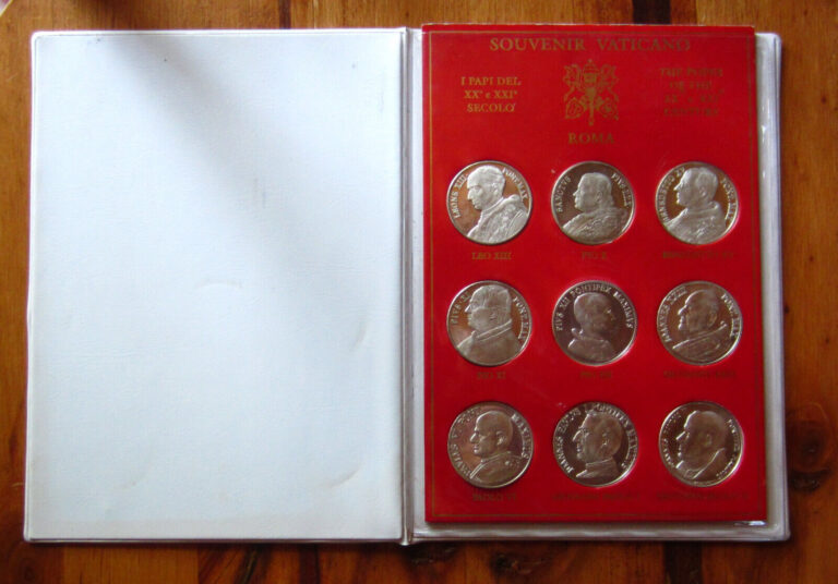 Read more about the article Vintage VATICAN 2002 Coin Set THIRD MILLENNIUM 20th 21st Century Popes Souvenir