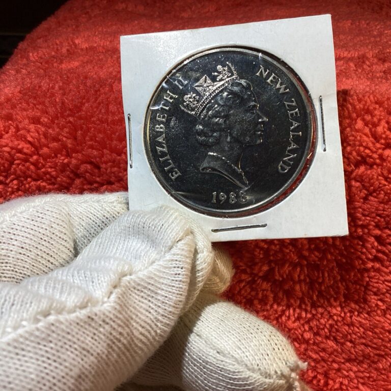 Read more about the article 1988 NEW ZEALAND $1 LARGE COIN YELLOW-EYED PENQUIN REVERSE LOOKS UNC