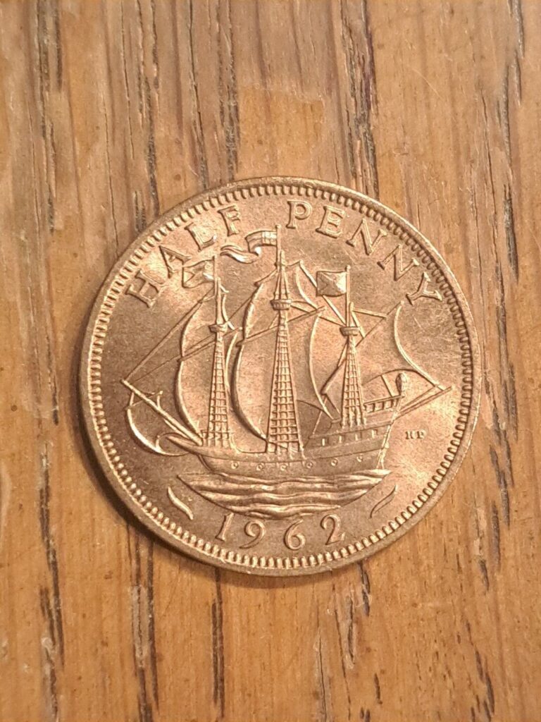 Read more about the article 1962 United Kingdom Half Penny Queen Elizabeth II 3 Masted Ship 5.67g 25.4mm