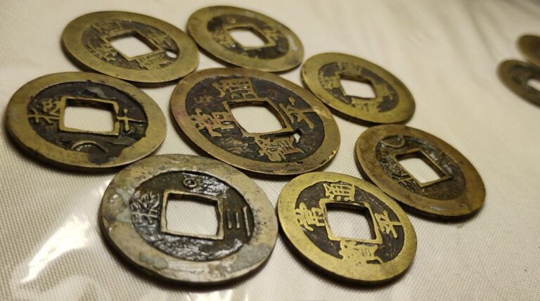 Read more about the article Old Antique KOREA COINS 常 平 寶 通 Sang Pyong Tong Bo Mun Cash Coins 8pcs Bulk Lot