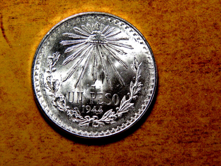 Read more about the article BRILLIANT UNCIRCULATED 1944 MEXICO UN PESO CAP and RAYS  SILVER BEAUTY! M15