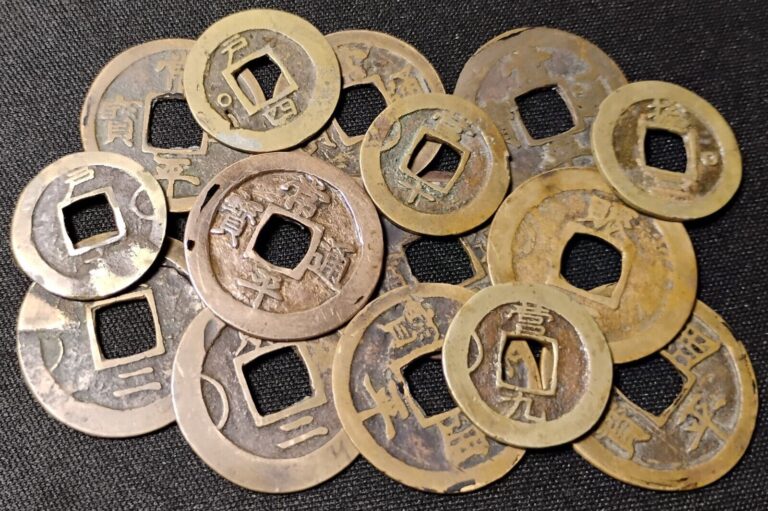 Read more about the article Authentic Antique KOREA COINS 常 平 寶 通 Sang Pyong Tong Bo Mun Cash Coins 15pcs