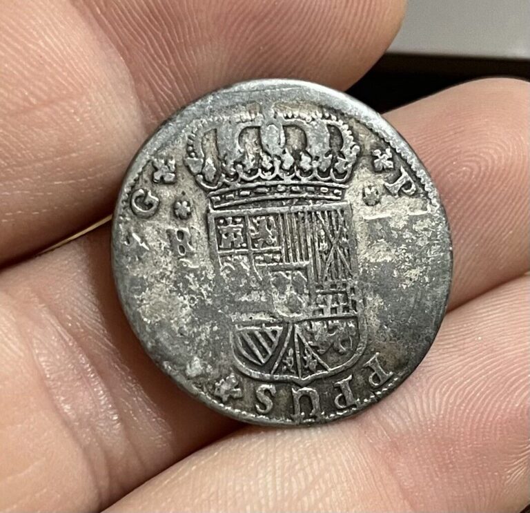 Read more about the article 1721 2 Reales Spanish Colonial Silver Old Coin Pirate Gold Era Seville Mint?