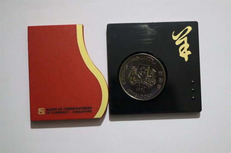 Read more about the article 🧭 🇸🇬 Singapore 10 Dollars Coin 1991 Year of the Sheep IN BOX B53 #19 BX4-71