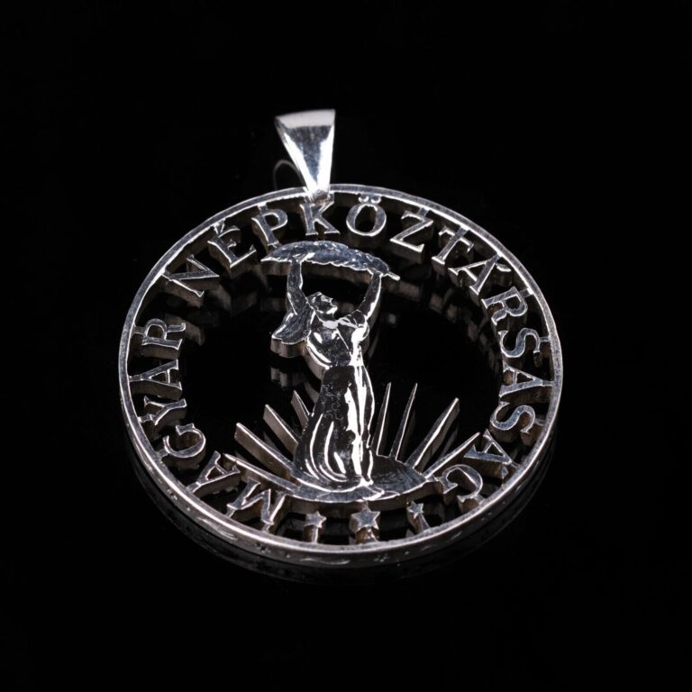 Read more about the article Silver 100 Forint Liberation MAGYAR NÉPKÖZTÁRSAS Cut coin pendant with necklace.