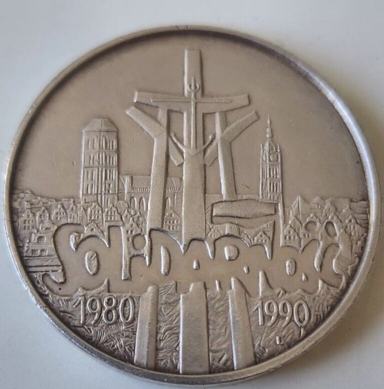 Read more about the article 1990 POLAND SilverOLD Antique Silver 100000 Zlotych Coin