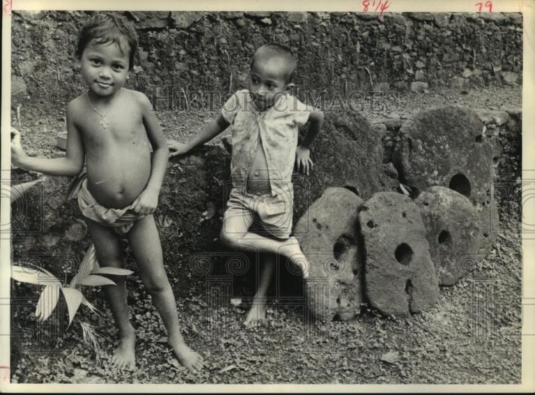 Read more about the article 1973 Press Photo Two Yapese Micronesian Boys Beside Stone Coins. – hcx11304