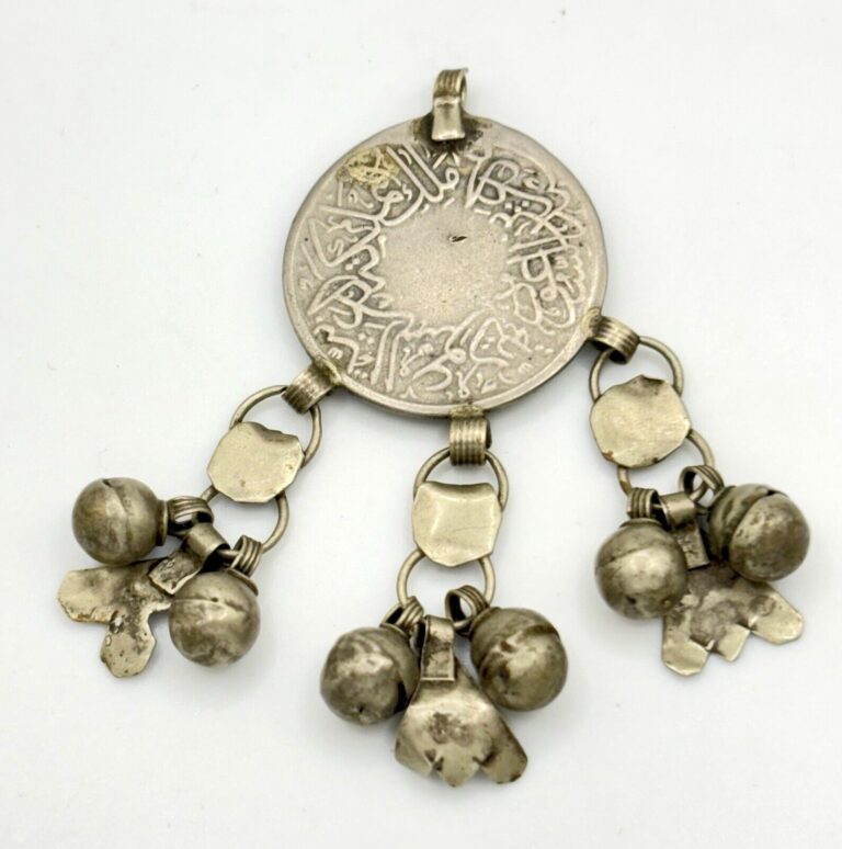 Read more about the article VINTAGE Riyal Silver Coin With 6 bells PENDANT Necklace Saudi Arabia Antique