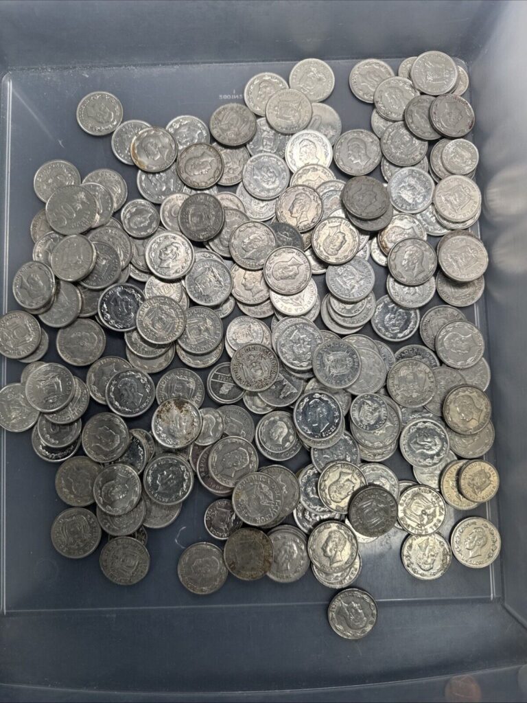 Read more about the article Ecuador Instant Coin Collection Dealer Lot Key Dates  200+ Coins Sucre 2.8 Pound