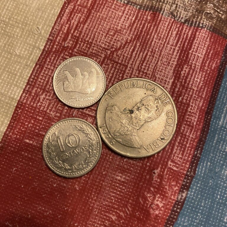 Read more about the article COLOMBIA 1976 Peso  2020 5 Pesos  1975 10 Centavos- 3 COINS