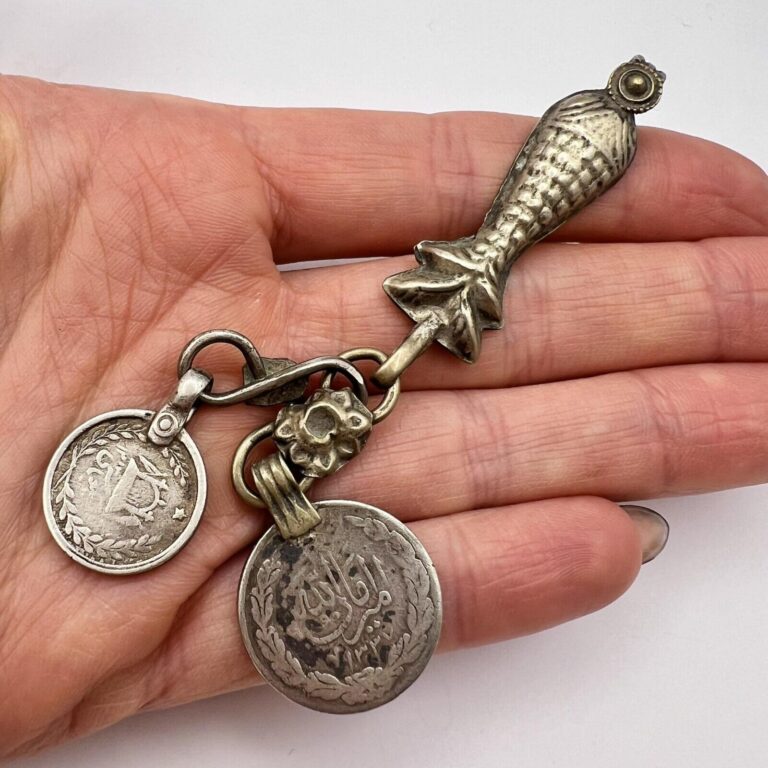 Read more about the article Antique Yemen Silver Pendant Men’s Keychain Bedouin Middle East Coins Hand Made