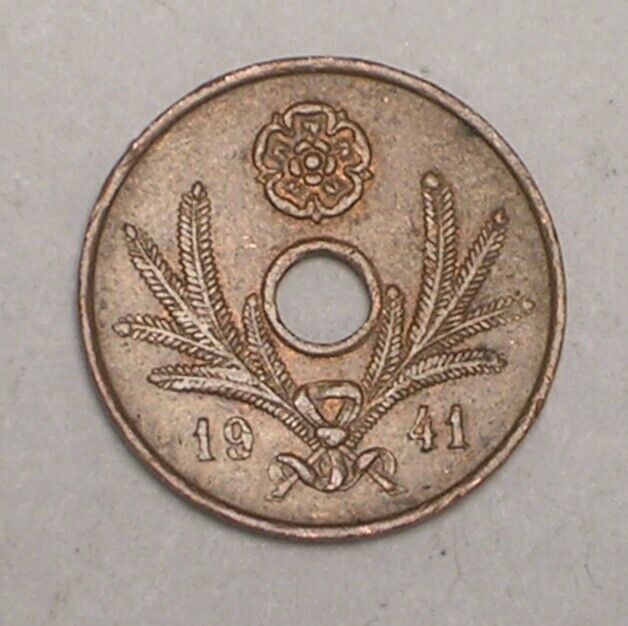 Read more about the article 1941 Finland Finnish 5 Pennia Rosettes WWII Era Coin VF+