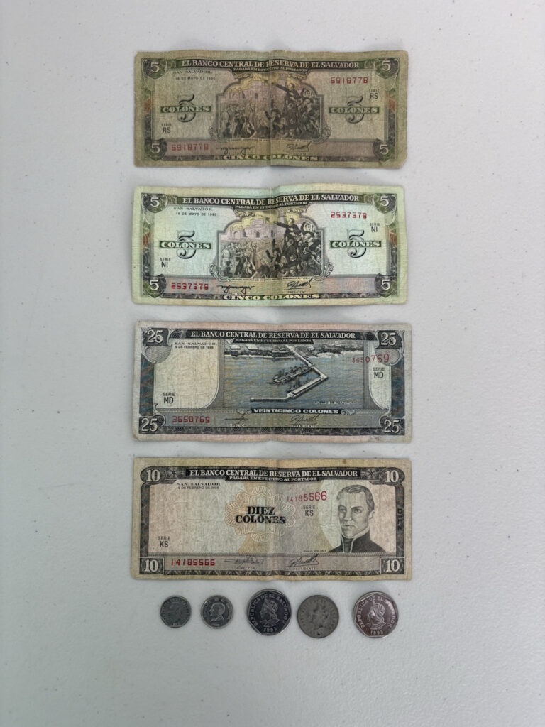 Read more about the article Vintage Rare El Salvador Bills El Salvador Colones Circulated Bills and coins 9pcs