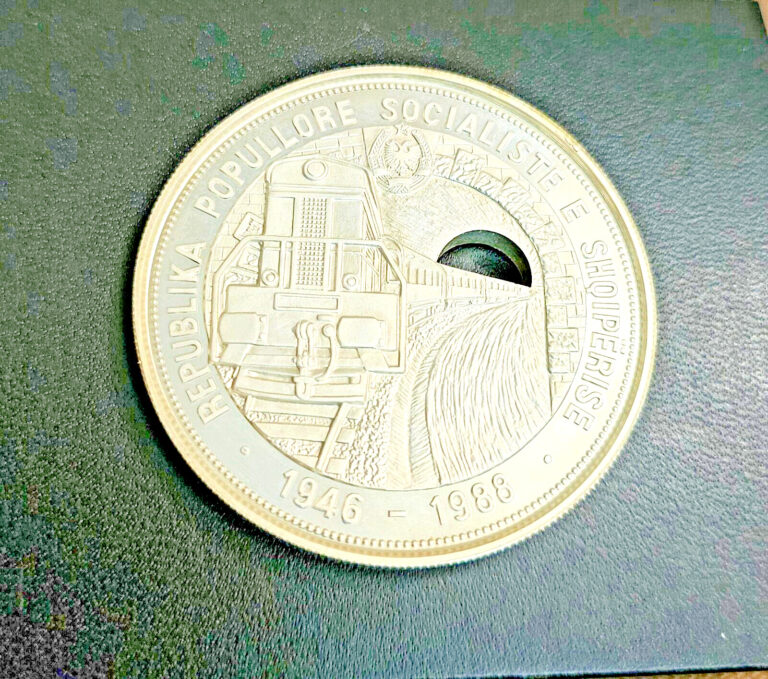 Read more about the article Albania Albanien 1988 Albanie 50 Leke 5 oz Silver First Railroad Commemorative