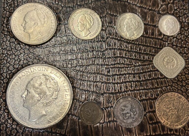 Read more about the article NETHERLANDS SET OF 9 COINS (5 Silver) WITH MIXED DATES – Leather Style Holder