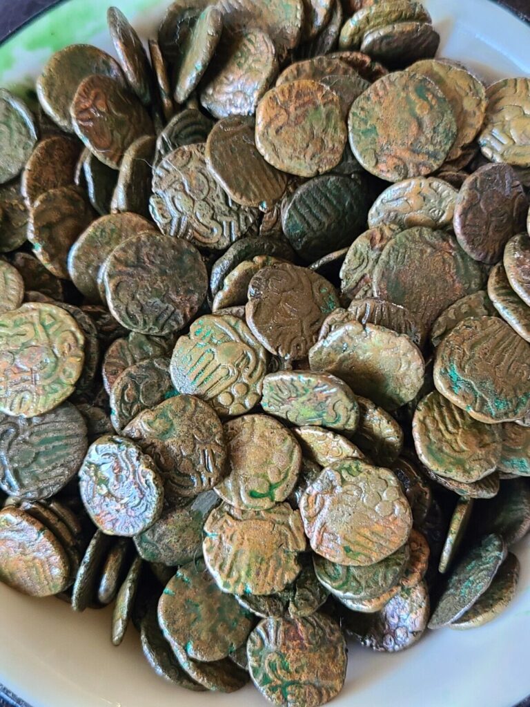 Read more about the article Ancient India / Sri Lanka Raja Raja Chola I AD 985-1016 –  20 COINS LOT .