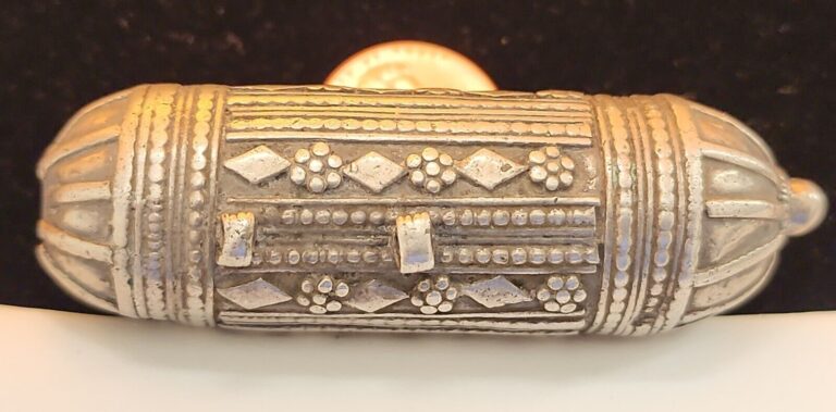 Read more about the article BEADS: Antique Yemen Hirz Bawsani Filigree Pendant High Grade Coin Silver