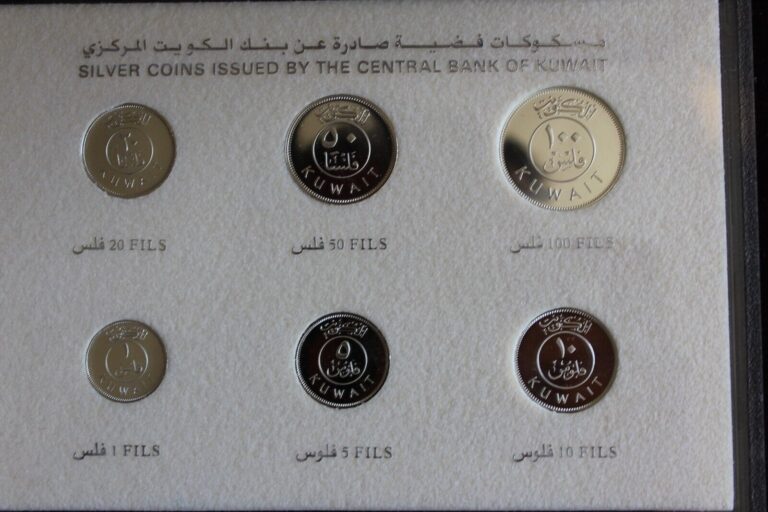 Read more about the article Kuwait 1987 silver Proof Coin set RARE
