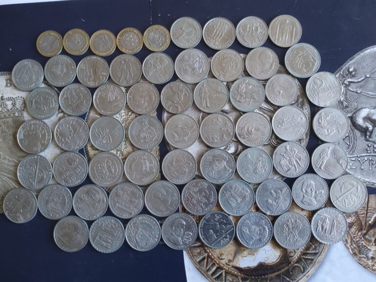 Read more about the article 12425#Portugal lot 63 coins 100/200 escudo Commemoratives key dates