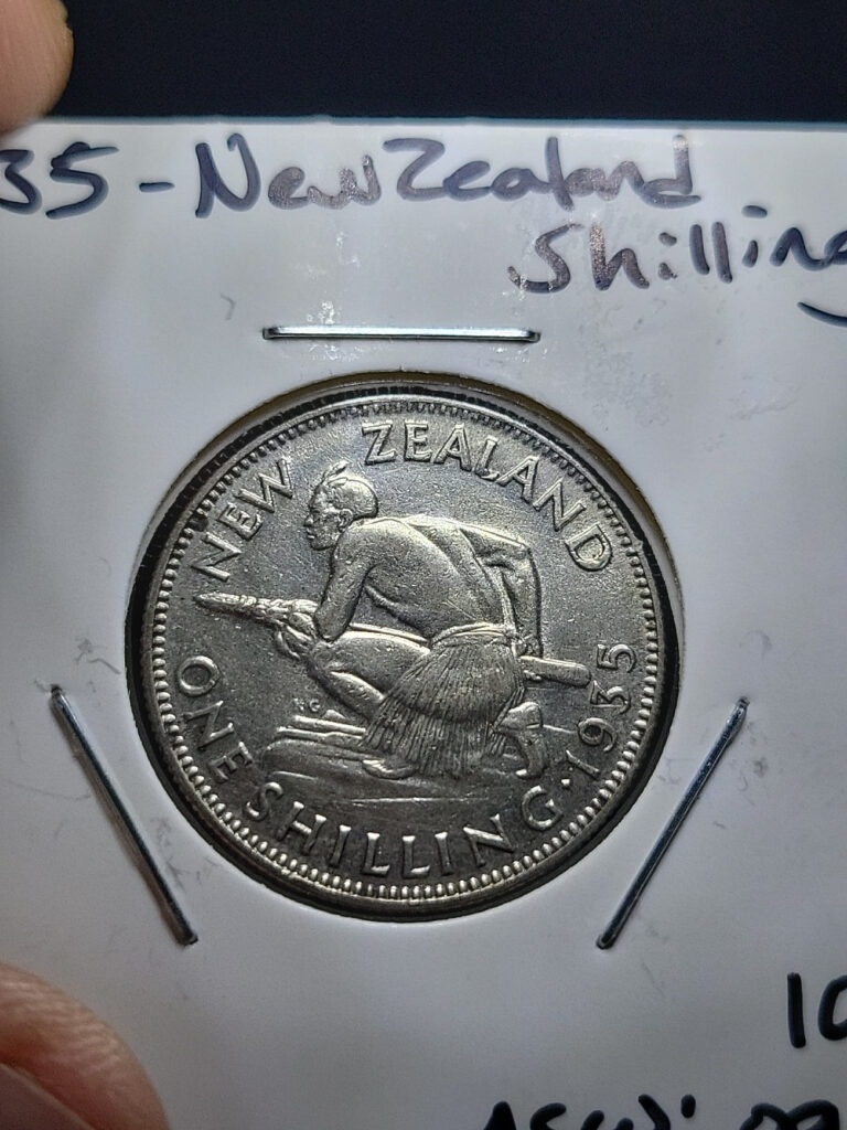 Read more about the article New Zealand  1946   Shilling   SILVER  AU