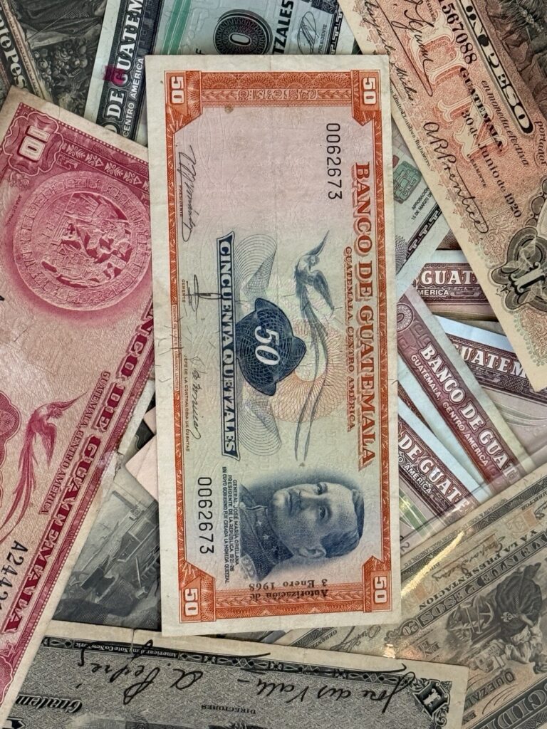 Read more about the article Billete Q50 Guatemala Serie 5 Dígitos / 50 Quetzales Banknote Rare  Serial 1968