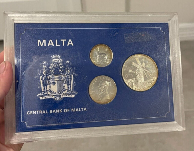 Read more about the article 1977 Malta 3 Coin Proof Set – 1  2  and 5 Pounds – Silver! L2