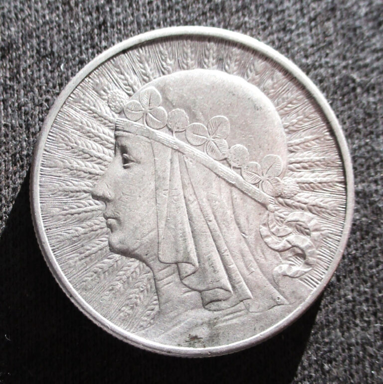 Read more about the article BIG OLD SILVER 10 ZLOTYCH 1932 COIN OF POLAND JADWIGA SECOND REPUBLIC