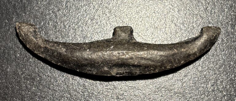 Read more about the article 1400-1800 Malaysia/Indonesia Boat Canoe Ingot Money 22.83g Proto Currency Coin