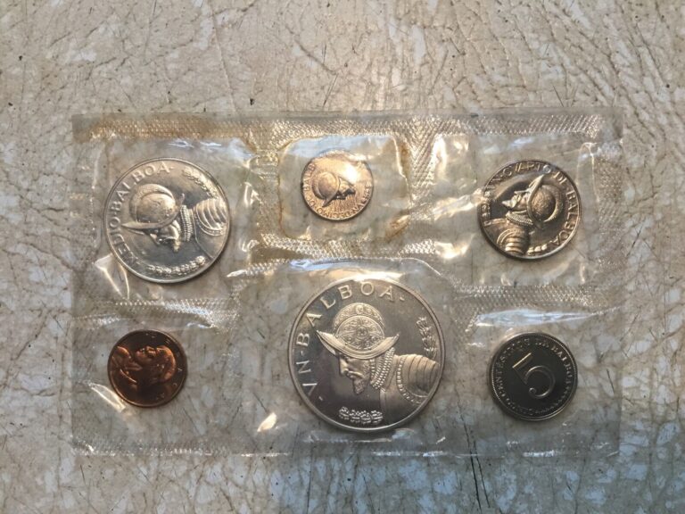 Read more about the article 1967 Republic of Panama Coin Set  Uncirculated 2 SILVER COINS Mint Set