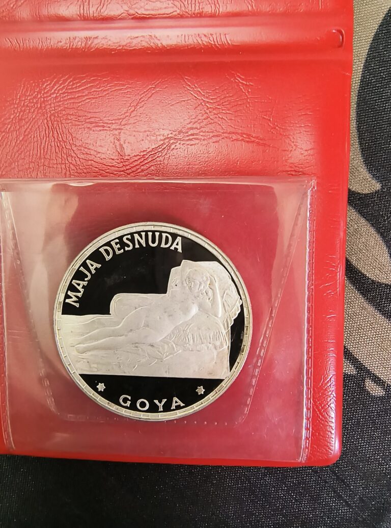 Read more about the article 1970 Equatorial Guinea 100 Pesetas  Goya Nude   .999 Silver Proof Coin and wallet
