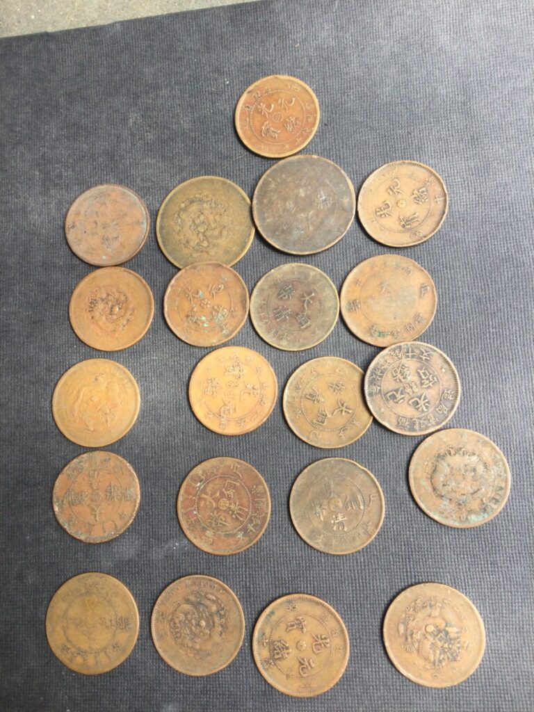 Read more about the article Mixed Lot 20 China 10 and 20 Cash Coins low grade