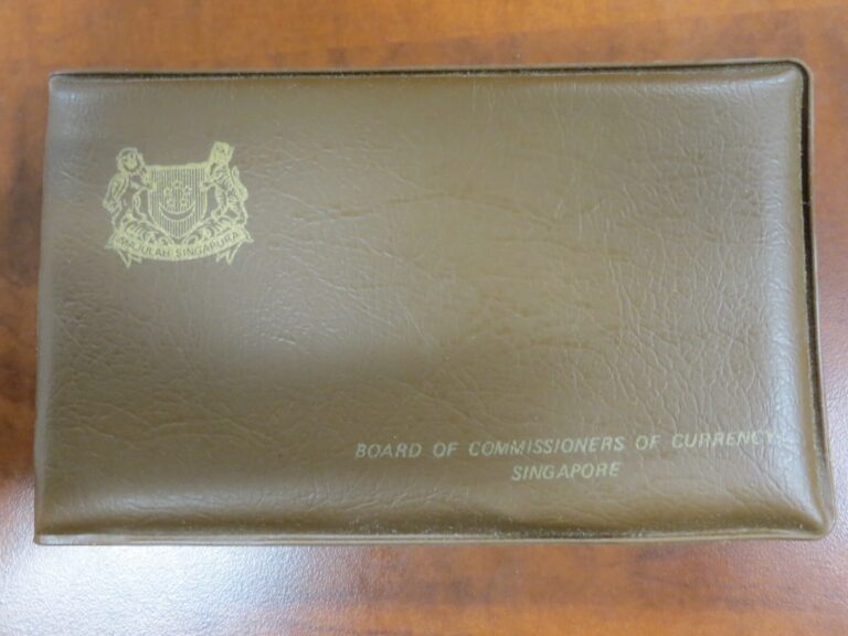 Read more about the article 1975 Singapore  “Year of the Rabbit” Mint issue Uncirculated coin set! Lot 262