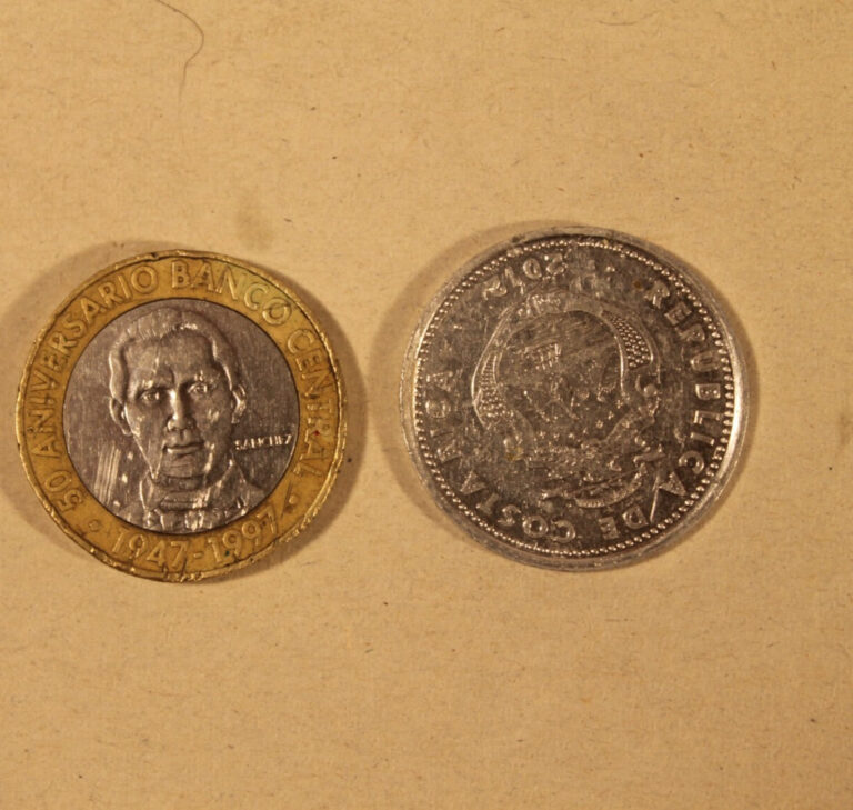 Read more about the article Lot of 2 Coins – 50 Peso Dominican Republic  10 Colones Costa Rica