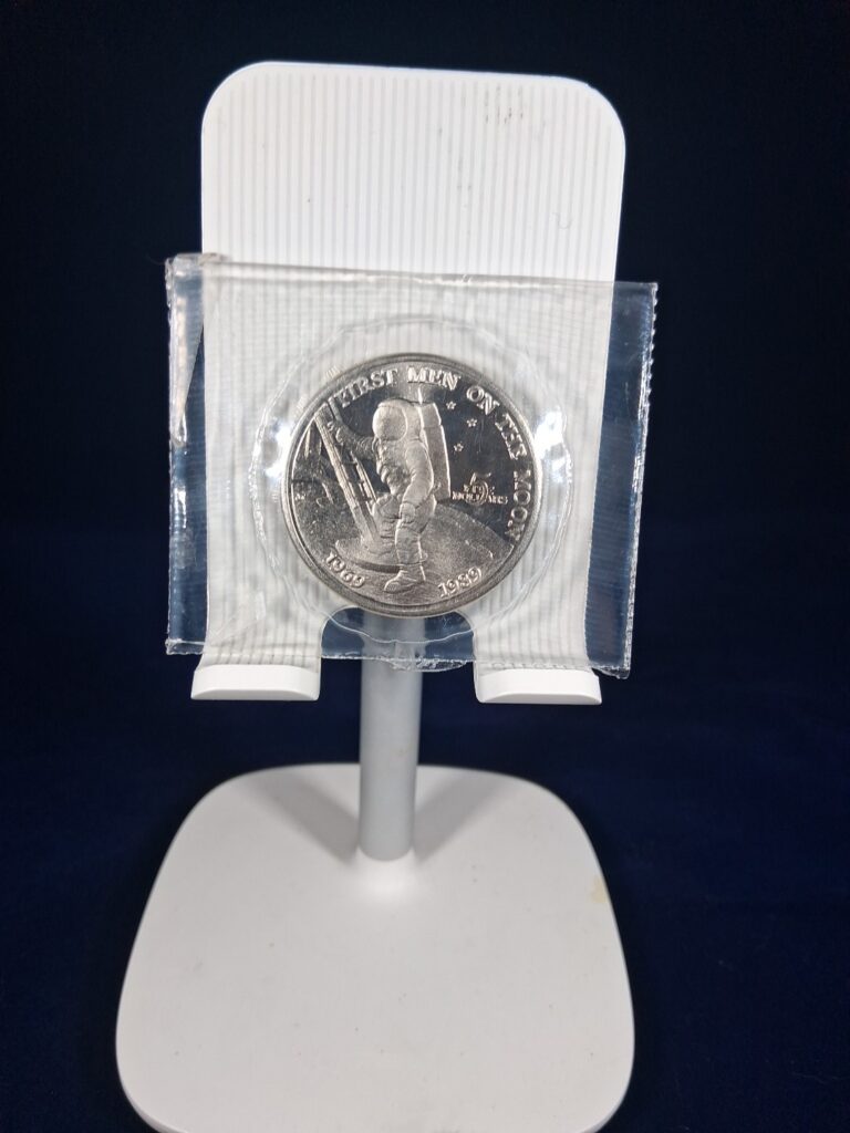 Read more about the article 1989 Marshal Islands 5$ Coin – Comm. First Man On The Moon -Jepilpilin Ejukaan